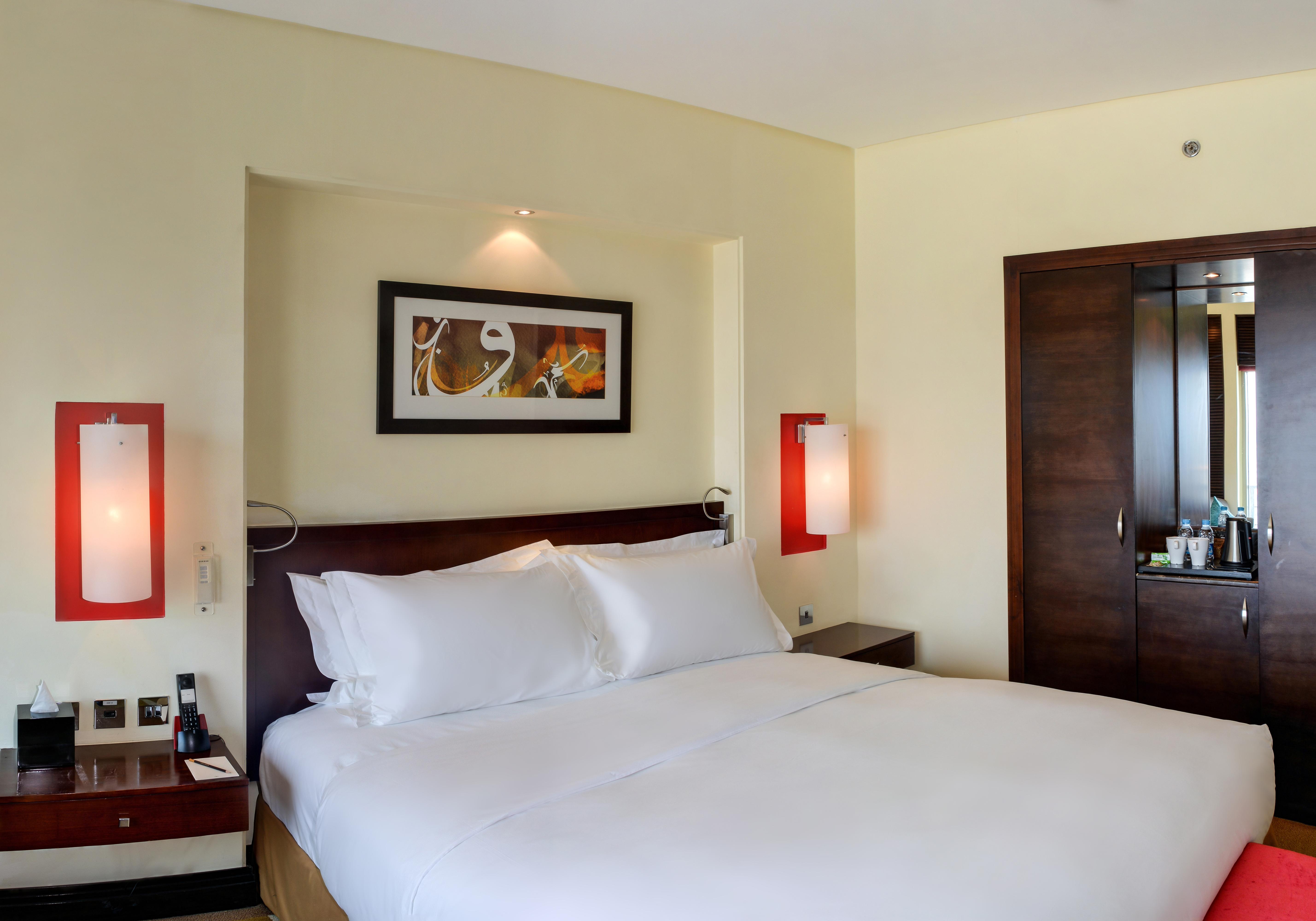 Hotel Sofitel Al Khobar The Corniche Exterior foto A bedroom at the hotel