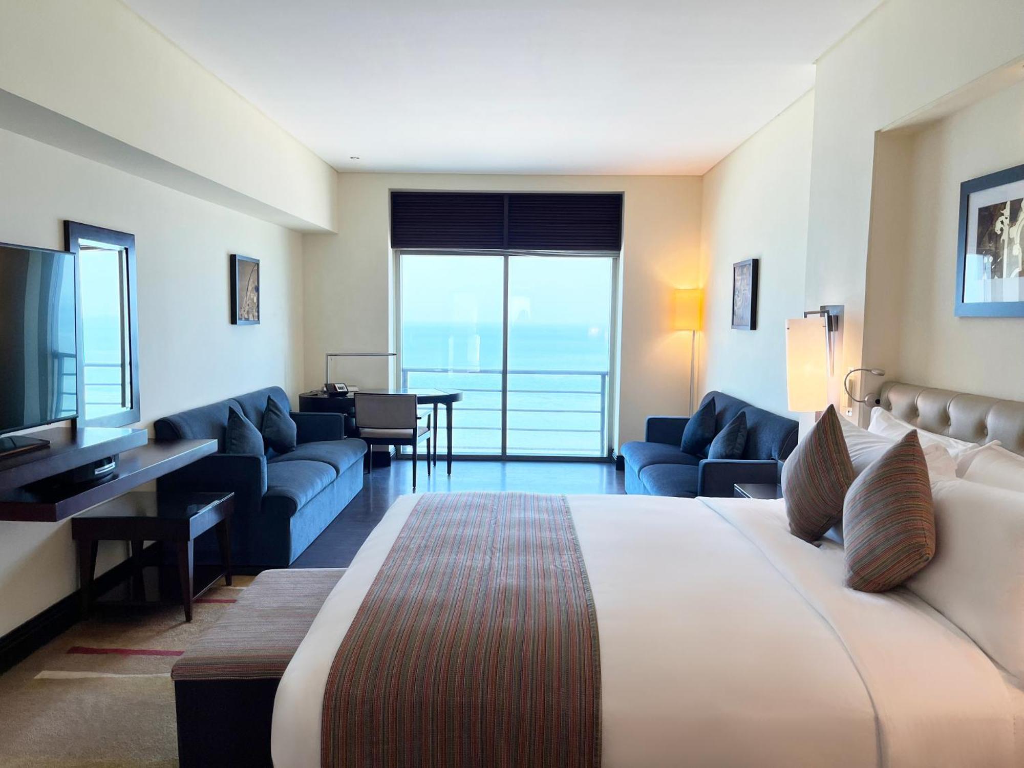 Hotel Sofitel Al Khobar The Corniche Exterior foto A room at the hotel
