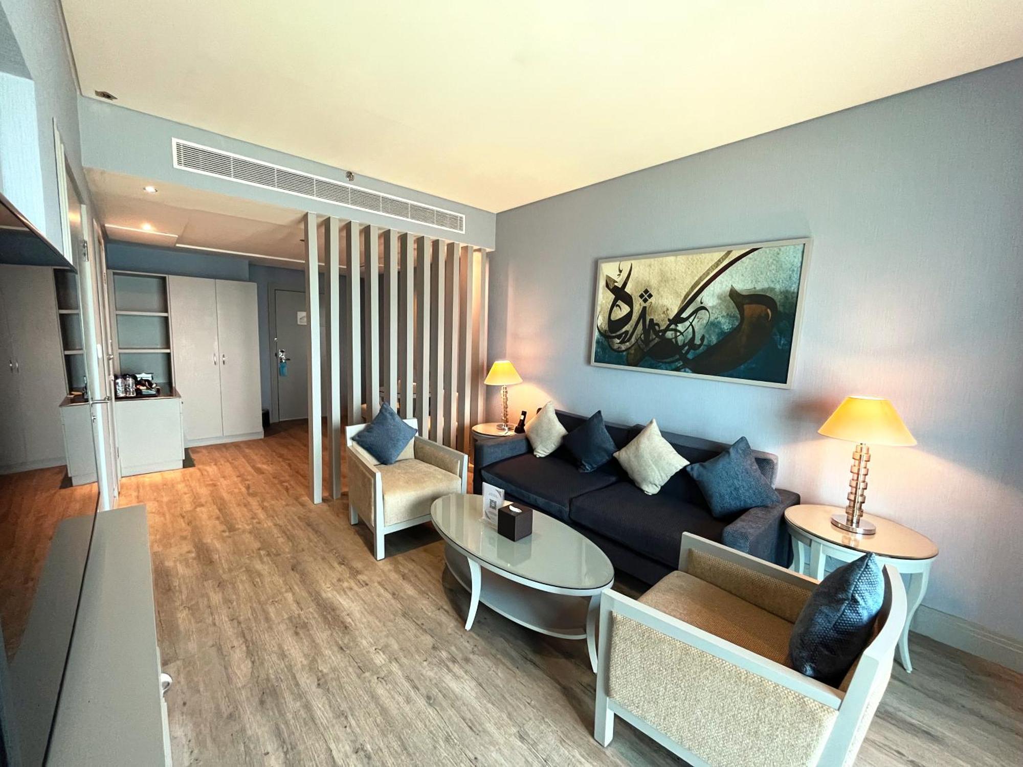 Hotel Sofitel Al Khobar The Corniche Exterior foto A suite at the hotel
