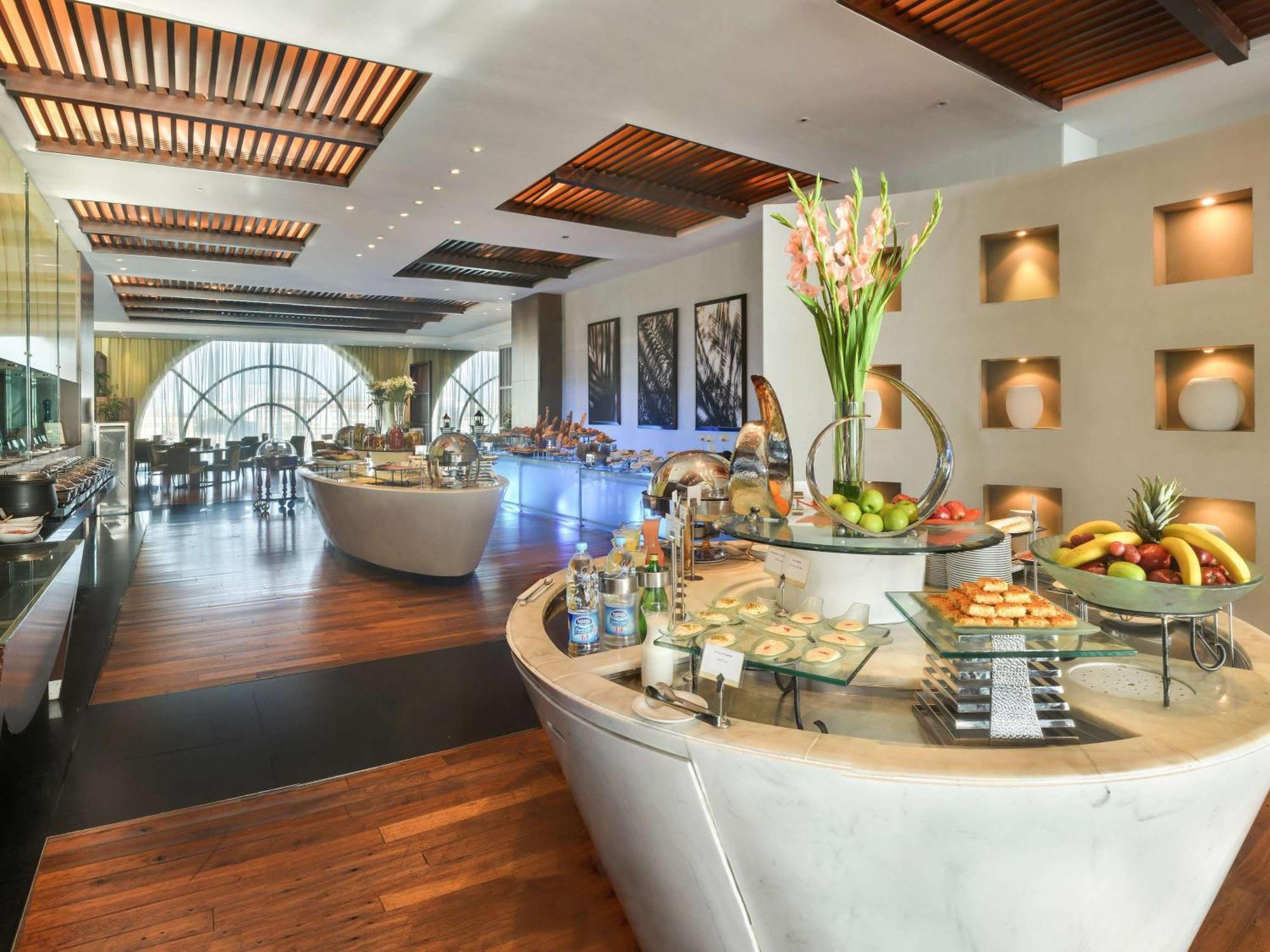 Hotel Sofitel Al Khobar The Corniche Exterior foto The restaurant