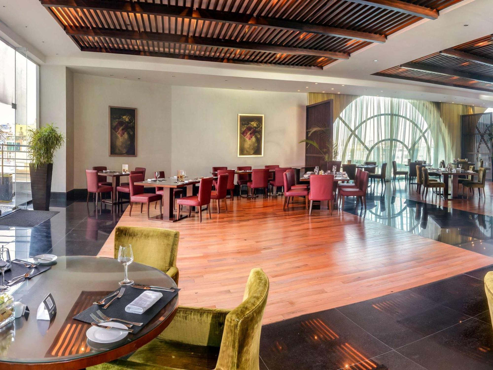 Hotel Sofitel Al Khobar The Corniche Exterior foto The restaurant