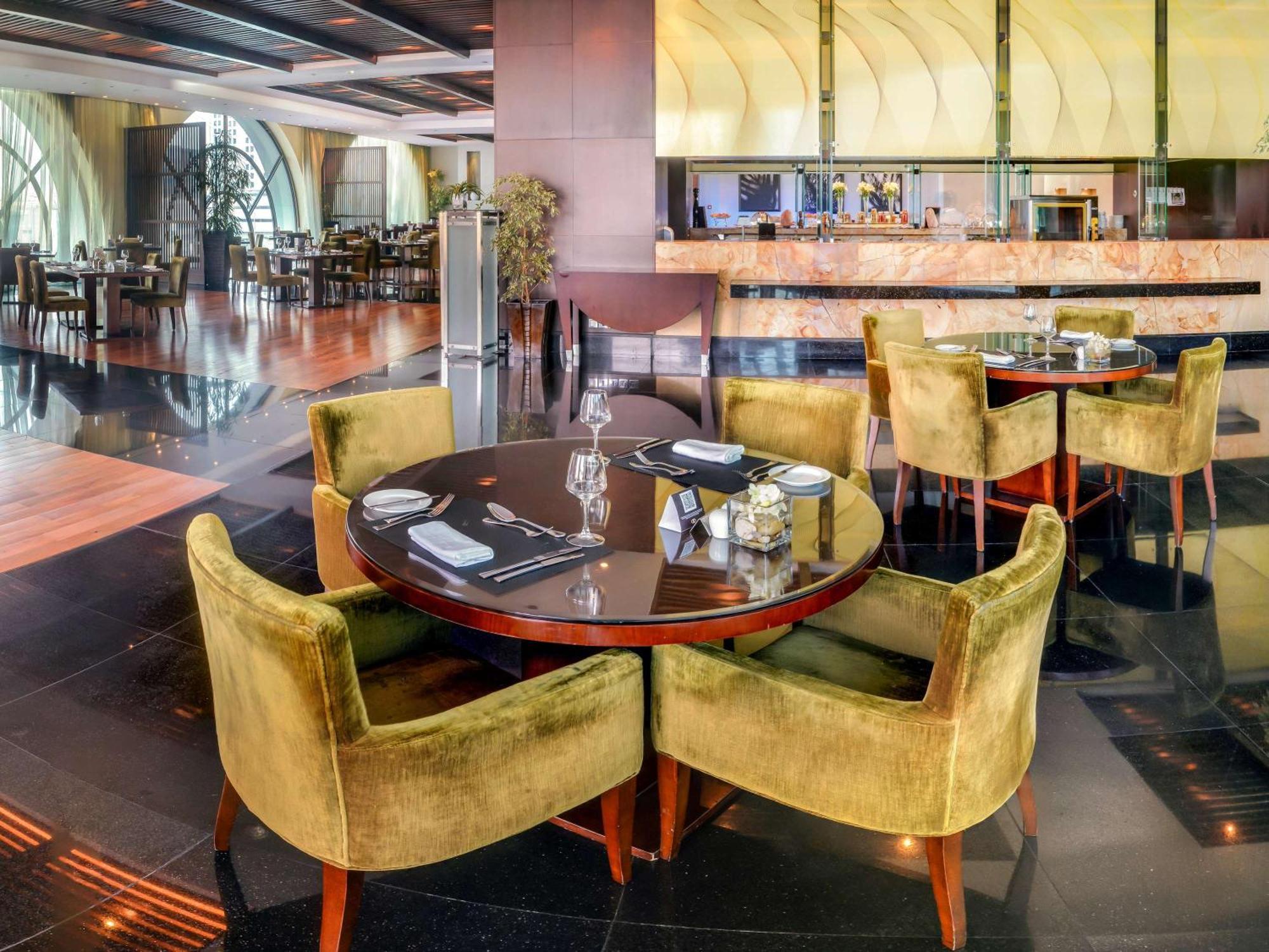 Hotel Sofitel Al Khobar The Corniche Exterior foto The restaurant