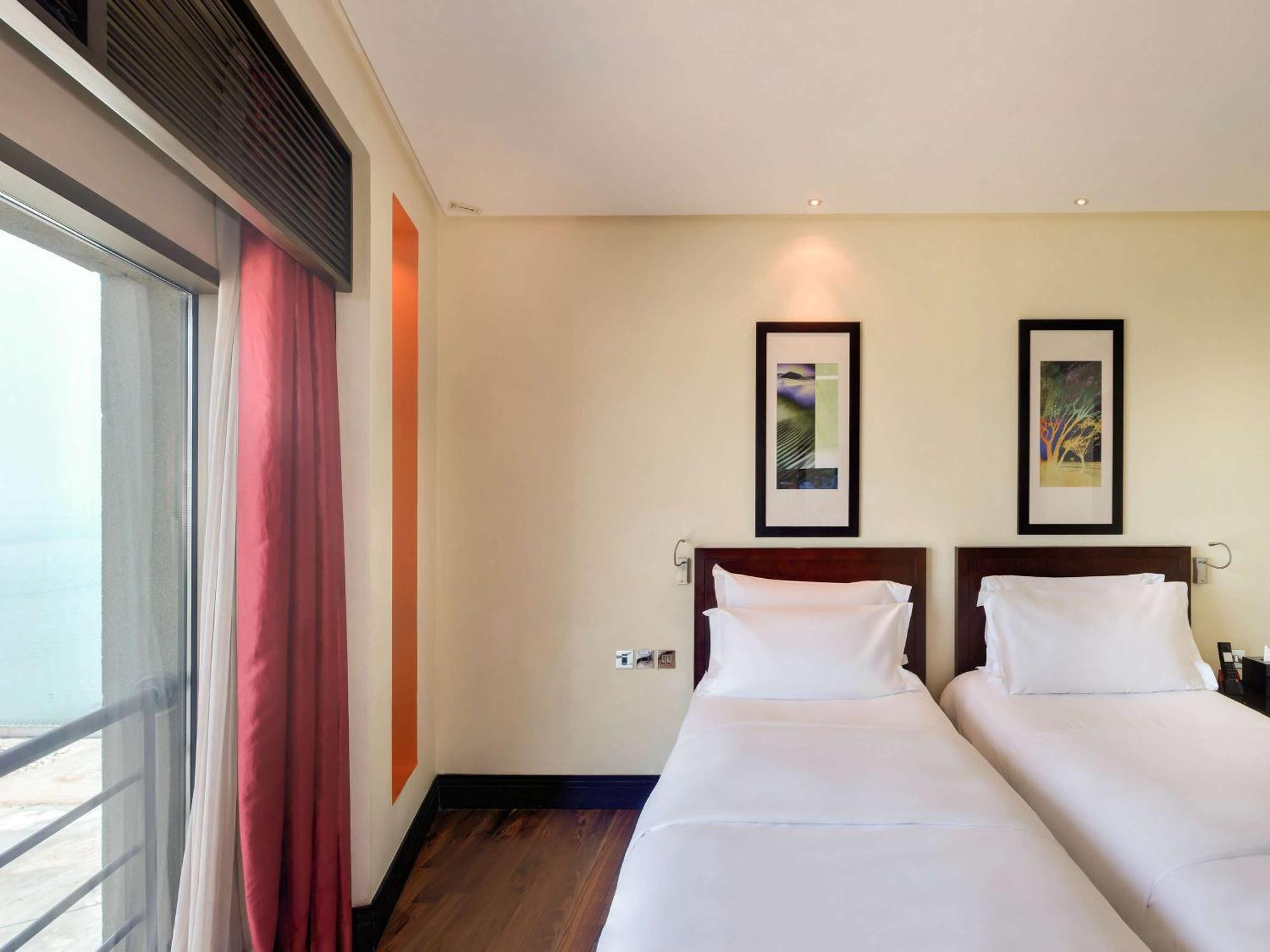 Hotel Sofitel Al Khobar The Corniche Exterior foto A typical room at the hotel