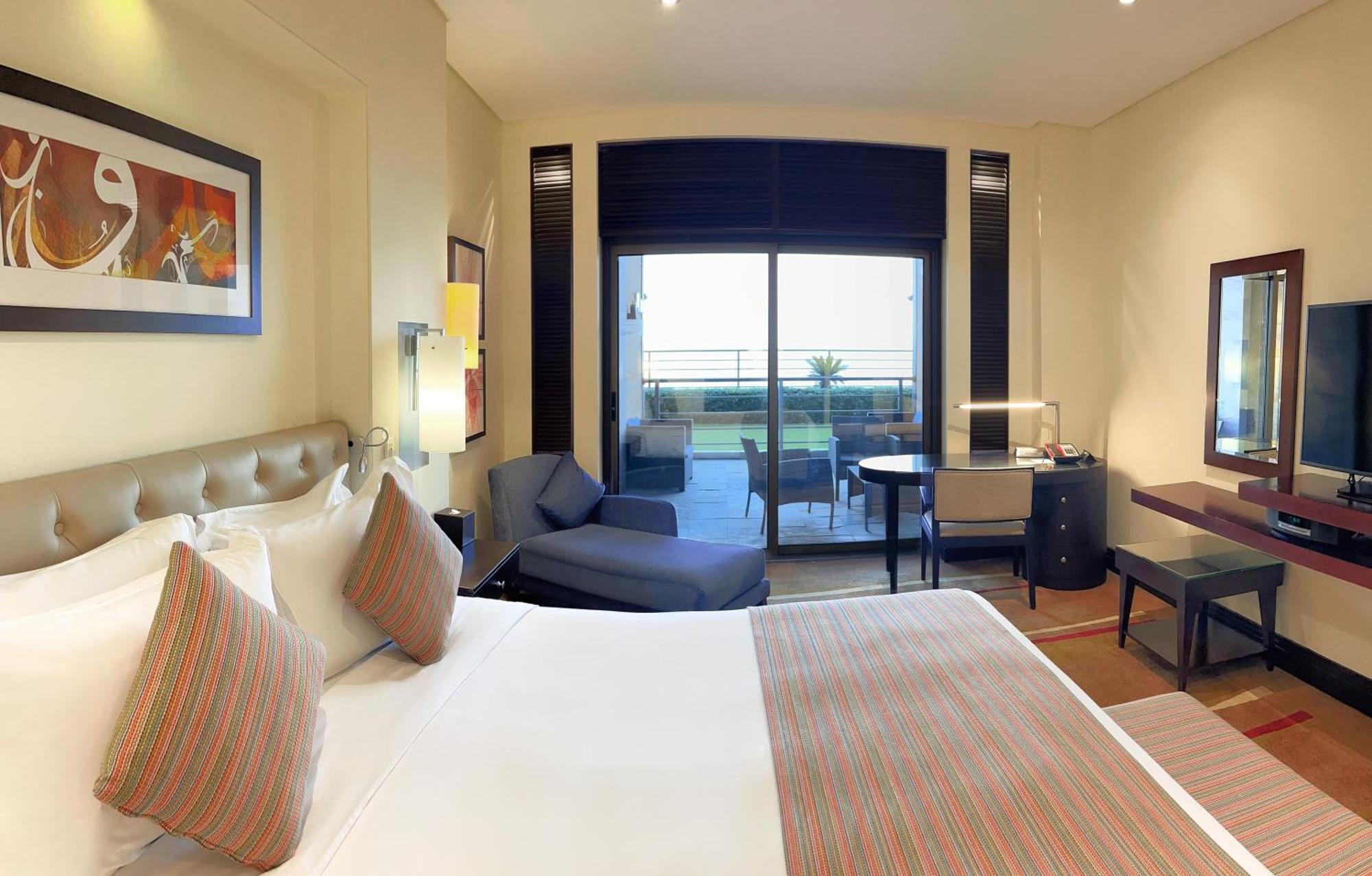 Hotel Sofitel Al Khobar The Corniche Exterior foto A room at the Taj Bengal