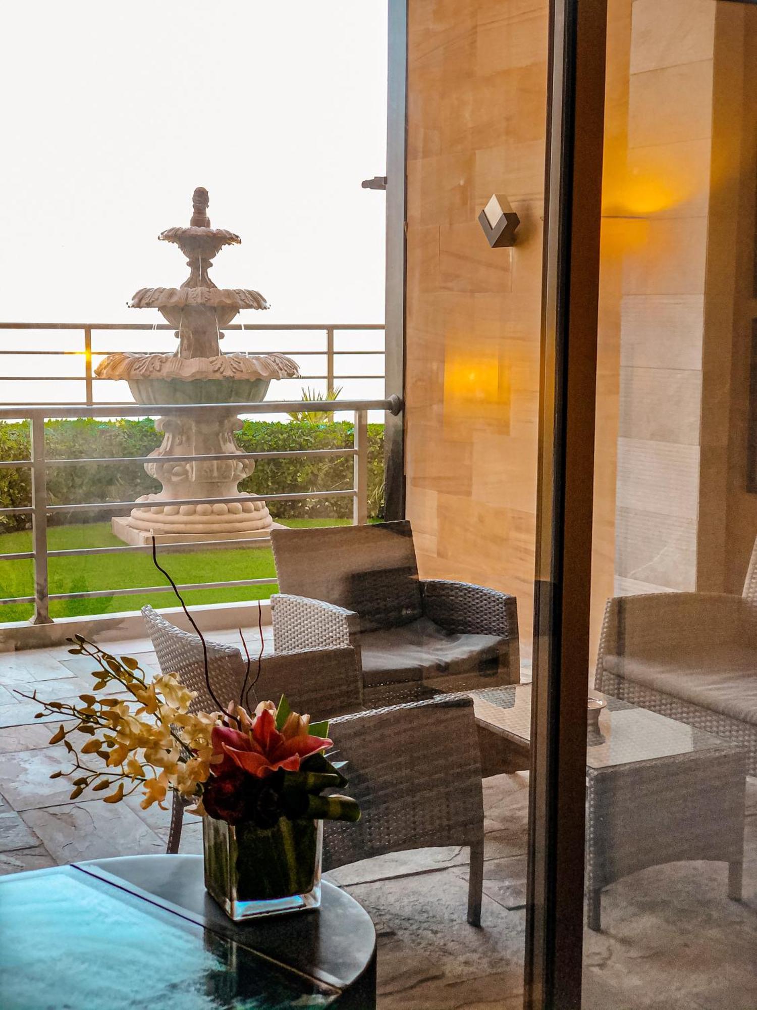 Hotel Sofitel Al Khobar The Corniche Exterior foto Fountain at the hotel