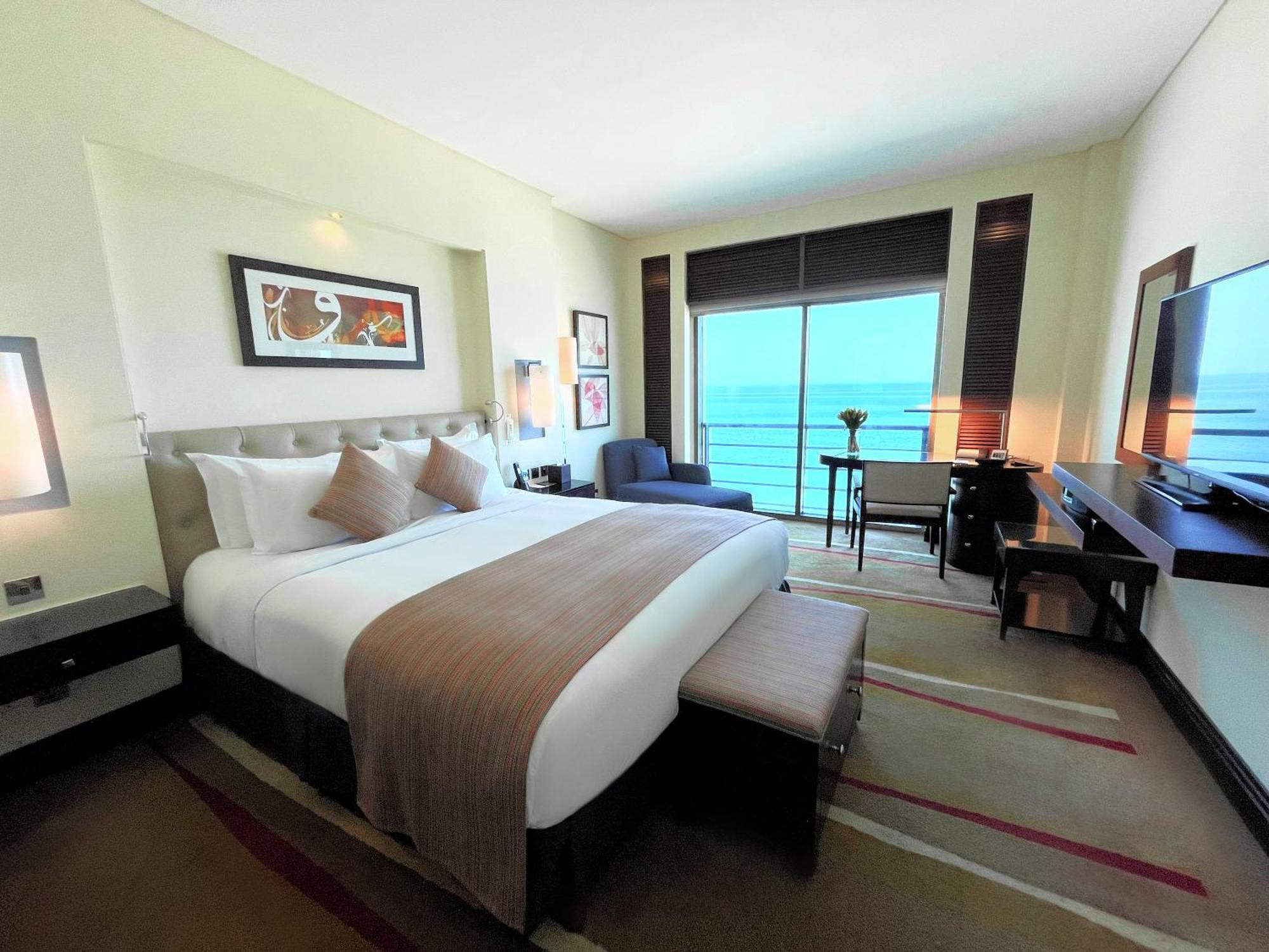 Hotel Sofitel Al Khobar The Corniche Exterior foto A guest room at the hotel